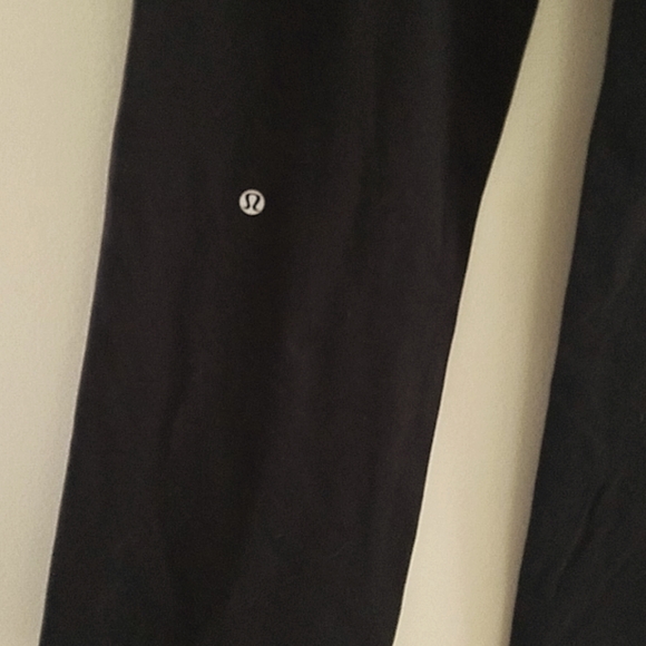 Lululemon black wide leg yoga pants size 8/medium - Picture 3 of 6